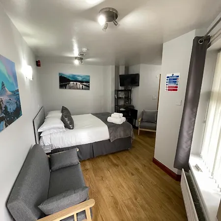 Quaysiders Club Aparthotel 3*